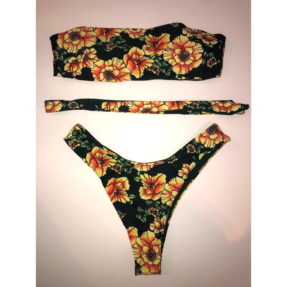 🦋SOLD🦋Floral Bikini Set - Picture 4 of 6